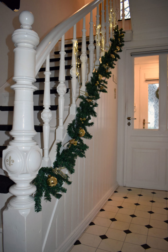 weihnachtsgirlande treppen