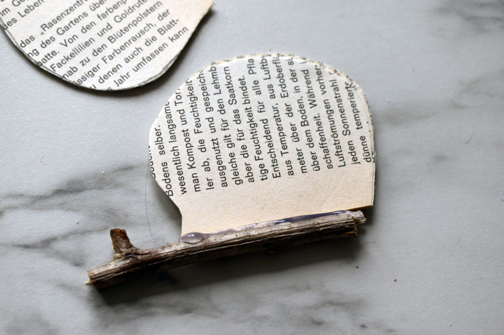 DIY Kuerbisse aus alten Buchseiten Herbstdeko