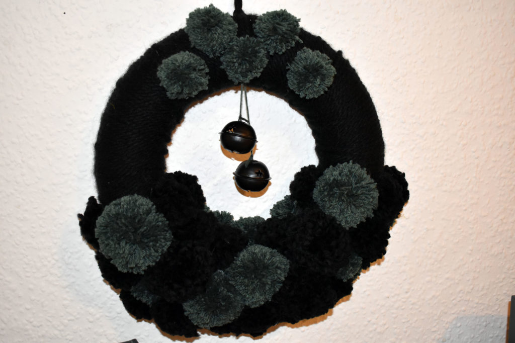 Winterkranz DIY Pompons