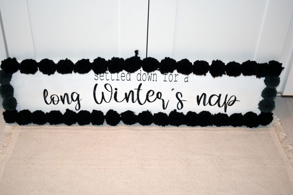 DIY Winterschild mit Pompons