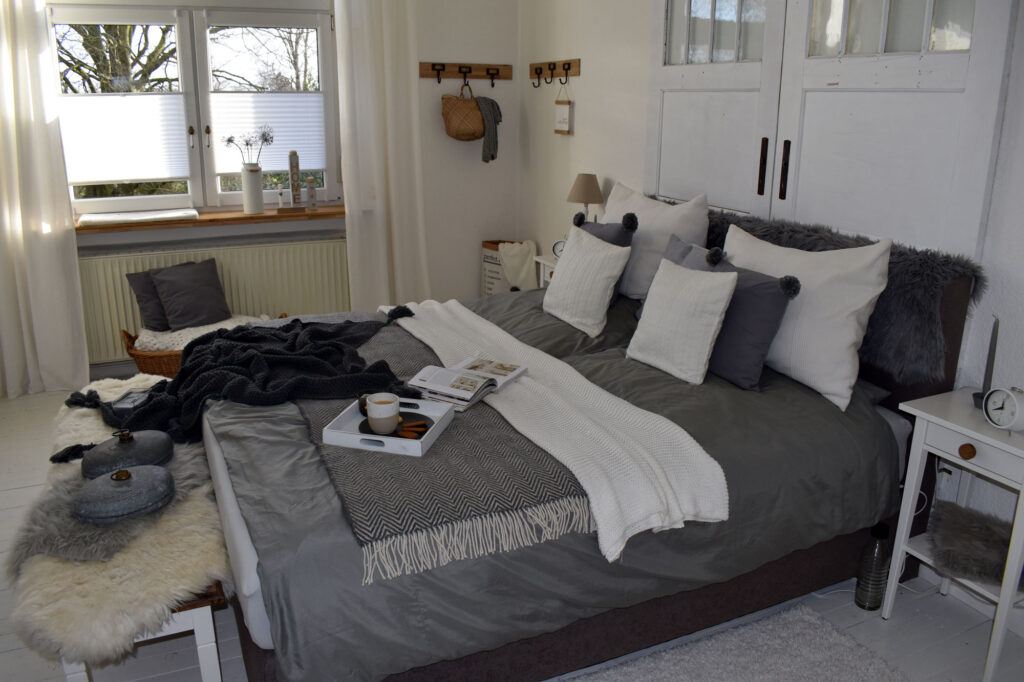 Schlafzimmer Deko Scandi Hygge natur grau