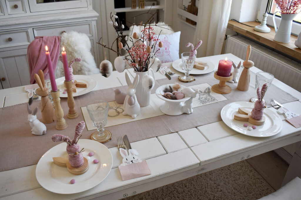 Tischdeko Ostern pastell rosa Holz Landhaus scandi