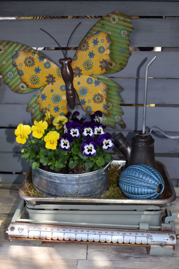 Garten Gartenecke Blumenecke Shabby Frühling Gartendeko DIY Regal