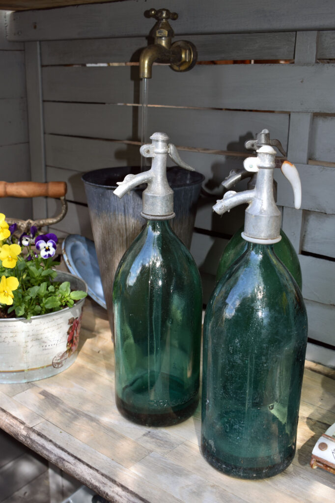 Garten Gartenecke Blumenecke Shabby Frühling Gartendeko DIY Regal