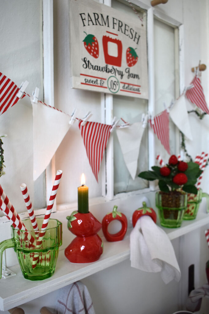 Erdbeerdeko Shabby Farmhausdeko Landhausdeko Sommerdeko Erdbeeren Vintage