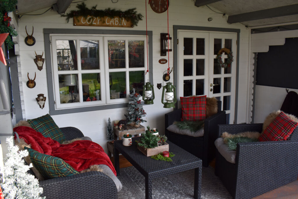 cozy cabin Terrasse Gartendeko Weihnachtsdeko Xmas Tartan Karomuster christmas decor